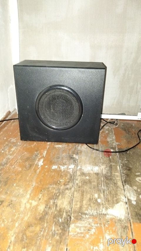 Yastı korpuslu aktiv subwoofer - Kompakt, kvadrat formalı yastı — Ağdaş