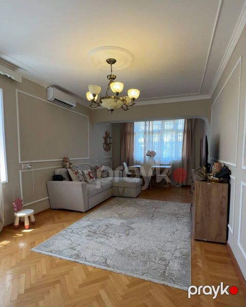 Satılır 2 otaqlı köhnə tikili 60 m²