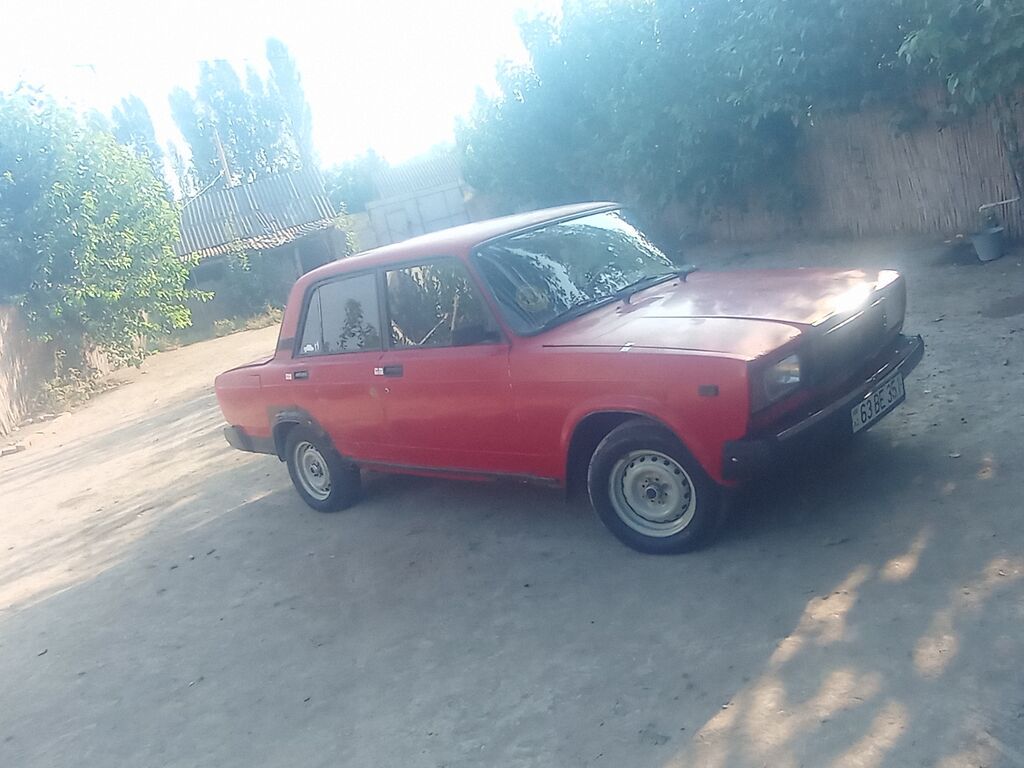VAZ 2107, qırmızı rəng, sedan kuzov. Xüsusiyyətlər: - Arxa ötürücülü — Avtomobillər, Zərdab (2)
