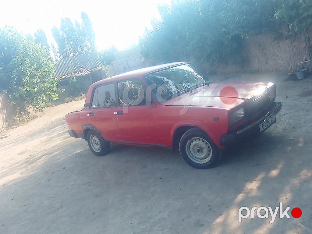 VAZ 2107, qırmızı rəng, sedan kuzov. Xüsusiyyətlər: - Arxa ötürücülü — Avtomobillər, Zərdab (2)