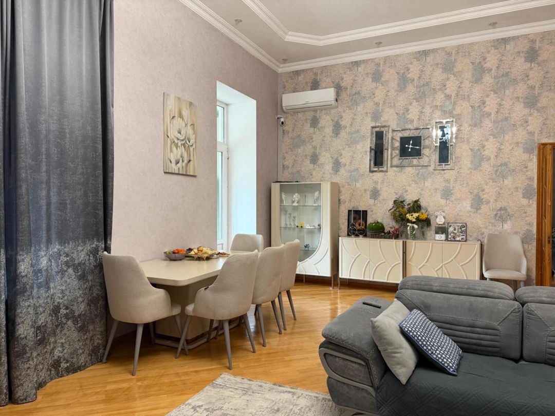 Satılır 5 otaqlı köhnə tikili 255 m² — Mənzil, Bakı (3)