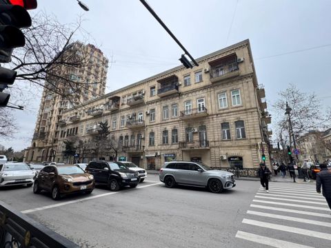 Satılır obyekt 416 m² — Bakı