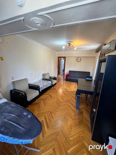 İcarəyə verilir 3 otaqlı köhnə tikili 67 m²