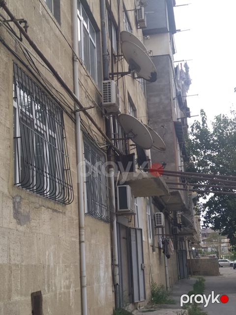 Satılır 4 otaqlı köhnə tikili 83.5 m²