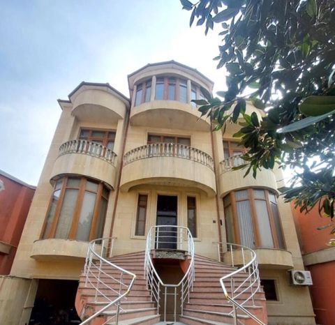 Satılır 5 otaqlı həyət evi/bağ evi 350 m² — Bakı