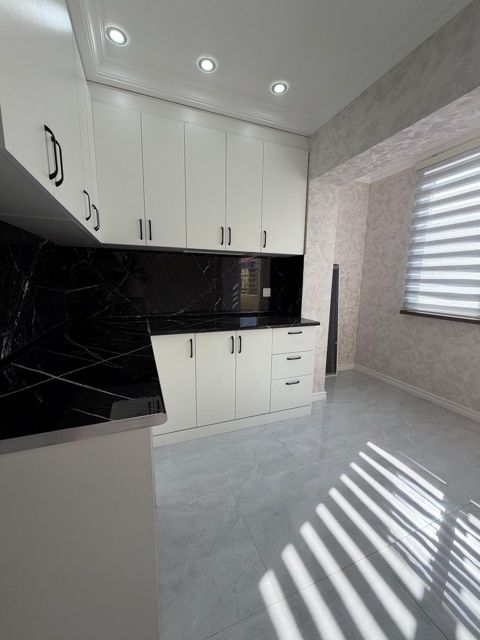 Satılır 2 otaqlı köhnə tikili 65 m² — Bakı