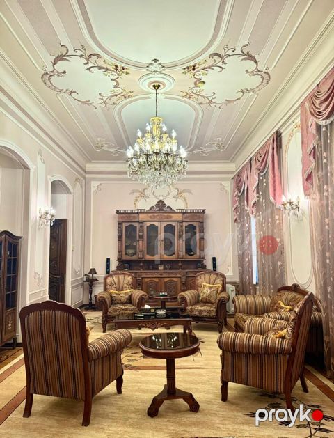 İcarəyə verilir 3 otaqlı köhnə tikili 231 m²
