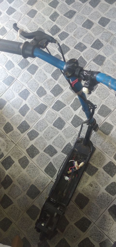 Elektrik skuteri (batareya və adaptör lazımdır) — Abşeron