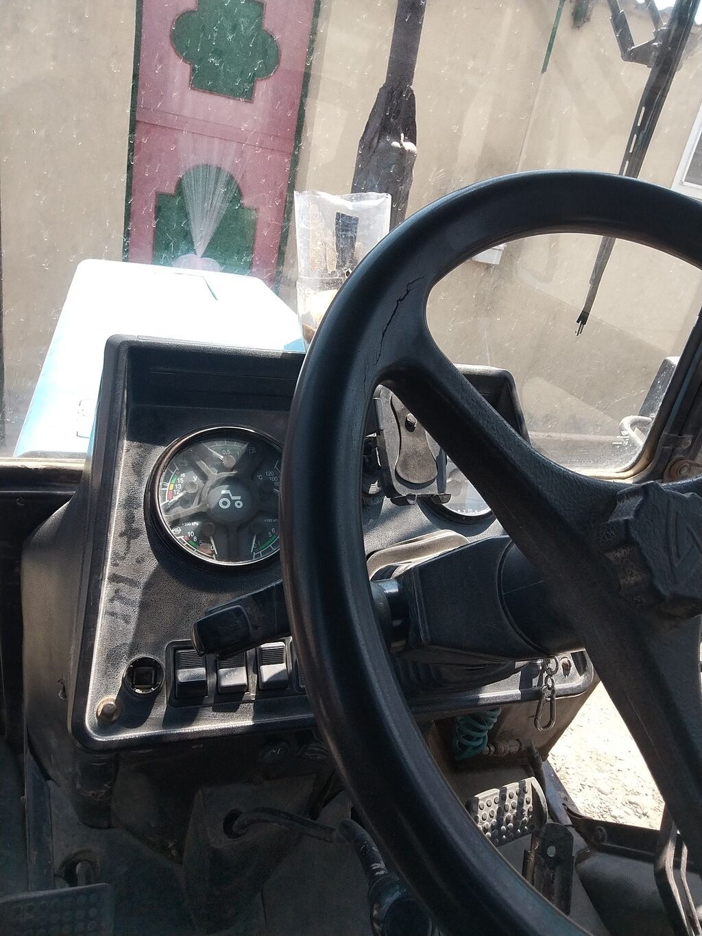Belarus 892 traktor - Model: Belarus 892 (etiket üzərində “Беларус — Traktorlar, İmişli (3)