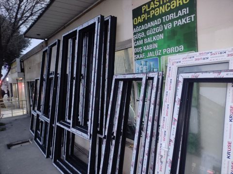 Plastik qapı və pəncərələr