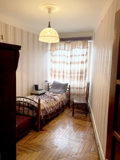 Satılır 4 otaqlı köhnə tikili 120 m² — Bakı