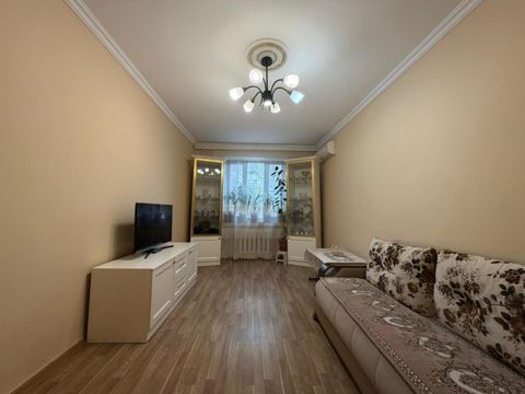 Satılır 2 otaqlı köhnə tikili 80 m² — Bakı