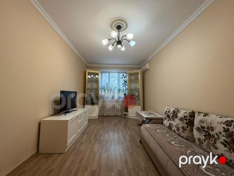 Satılır 2 otaqlı köhnə tikili 80 m²