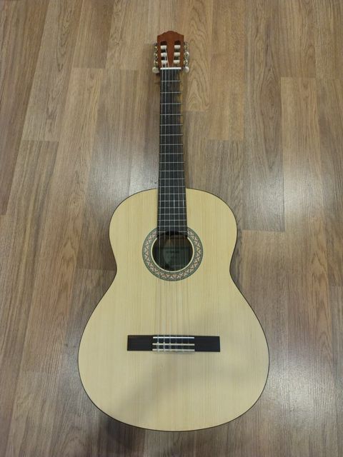 Klassik gitara — Bakı