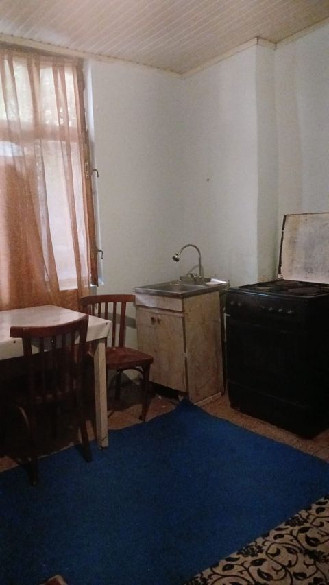 Qaracuxurun tam mərkəzində 2 otaq ev kiraye verilir. Hər şəraiti var — Bakı