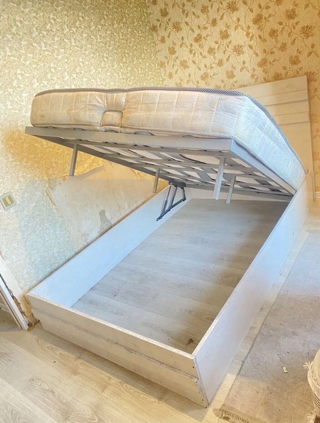 İşlənmiş, Təknəfərlik çarpayı, Bazalı, Matras ilə, Siyirməsiz — Yataqlar, Bakı (2)
