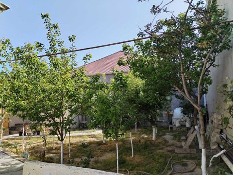 Satılır 5 otaqlı həyət evi/bağ evi 130 m² — Bakı