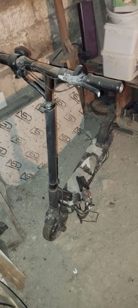 İşlənmiş elektrik skuteri (kontrol beynində xəta) — Abşeron