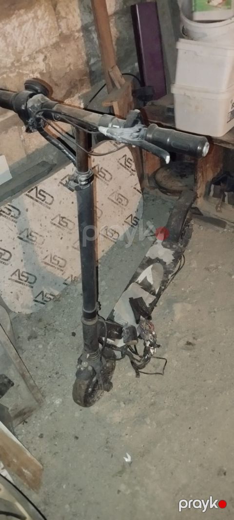 İşlənmiş elektrik skuteri (kontrol beynində xəta)