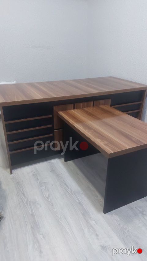 Ofis üçün L‑şəkilli rəhbər masa dəsti - Dizayn: Tünd gövdə və qoz — Bakı