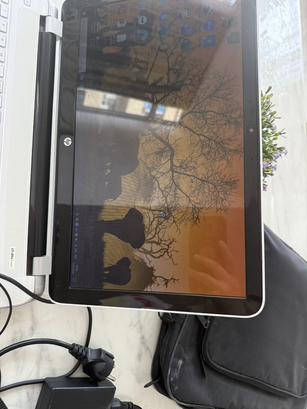 HP Pavilion seriyalı noutbuk – ağ rəngdə, geniş ekranlı model — HP, Xırdalan