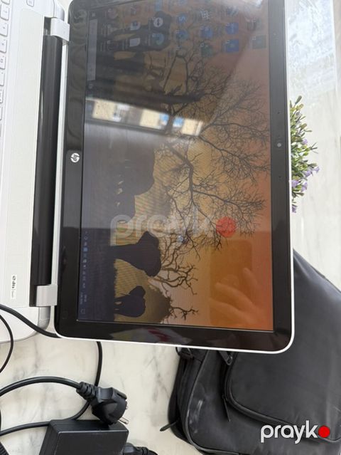 HP Pavilion seriyalı noutbuk – ağ rəngdə, geniş ekranlı model — Xırdalan