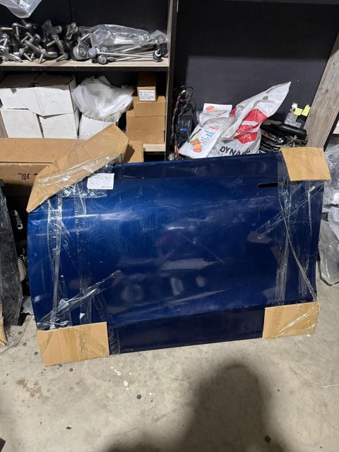 Tesla Model Y qapısı — Bakı