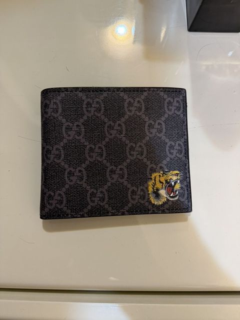 Gucci kişi pul qabı – GG Supreme naxışlı bifold model - Rəng: tünd — Bakı
