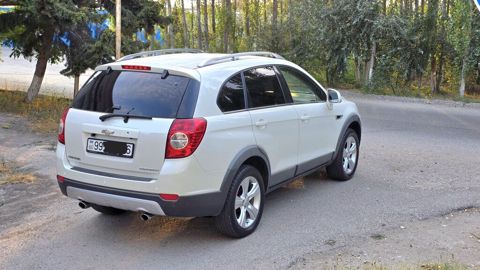 Chevrolet Captiva (restayl) – ağ rəngli, tam ölçülü 7 yerlik SUV — Sumqayıt