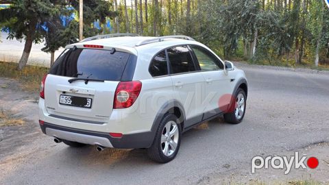 Chevrolet Captiva (restayl) – ağ rəngli, tam ölçülü 7 yerlik SUV