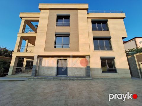 Satılır 11 otaqlı həyət evi/bağ evi 1400 m²