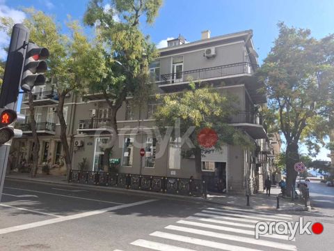 Satılır 6 otaqlı köhnə tikili 200 m²