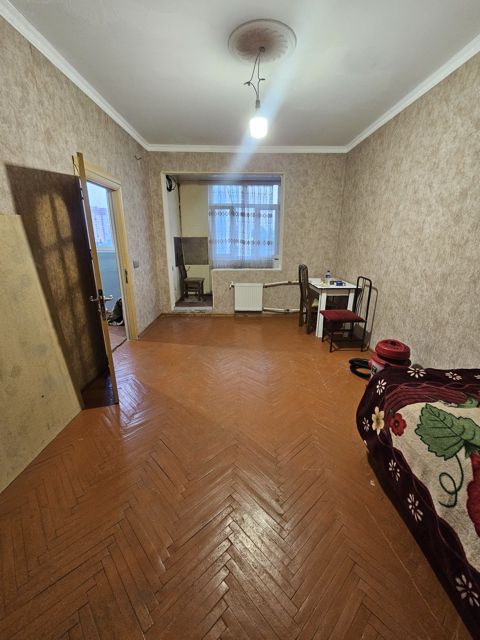 Satılır 2 otaqlı köhnə tikili 43 m² — Bakı