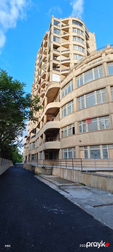 Satılır obyekt 1305.8 m²
