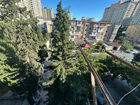 Satılır 3 otaqlı köhnə tikili 60 m²