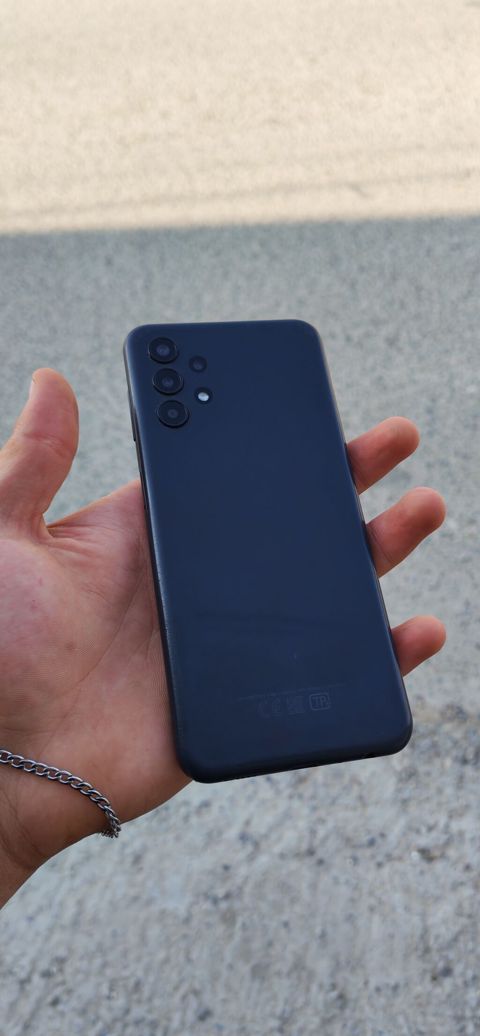 Smartfon – qara rəng, çoxkameralı arxa modul - Arxa panel: mat-qara — Bakı