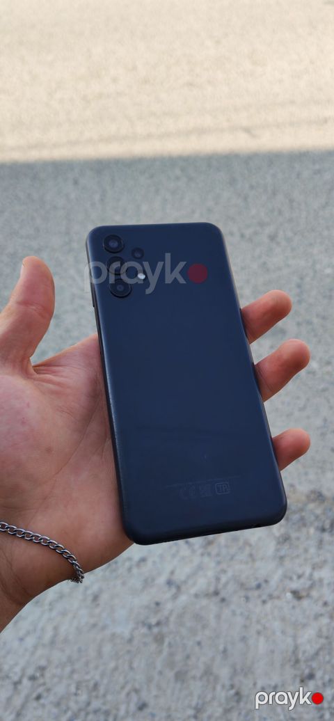 Smartfon — qara, çoxkameralı 4 linzalı kamera sistemi ilə — Bakı