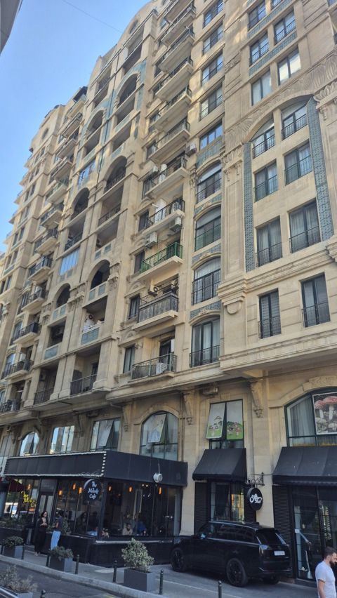 Satılır 4 otaqlı yeni tikili 225 m² — Bakı