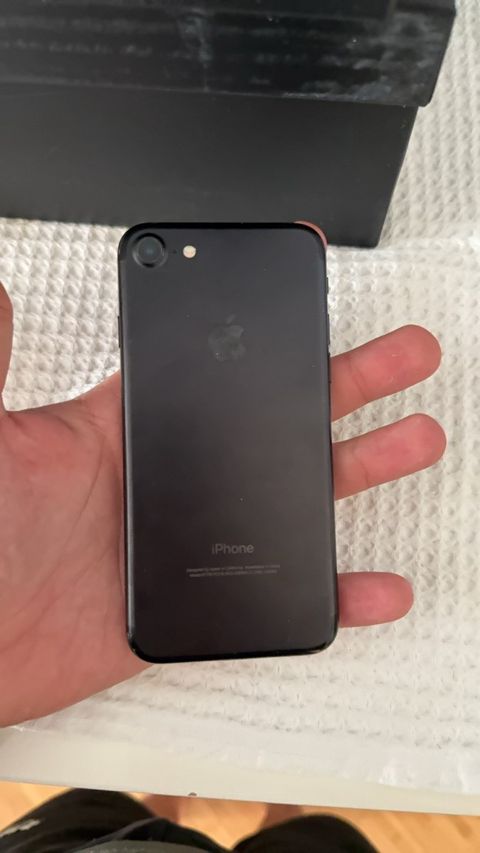 Apple iPhone 7 Black 32GB — Bakı
