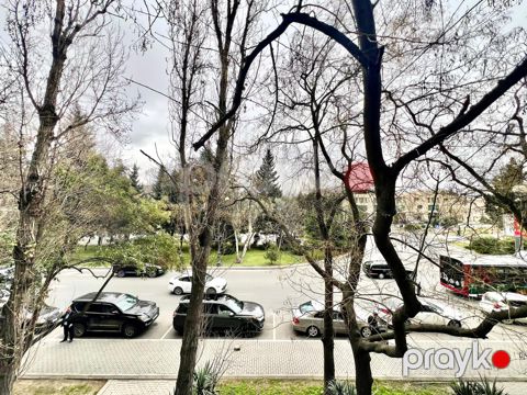 Satılır 3 otaqlı köhnə tikili 90 m²