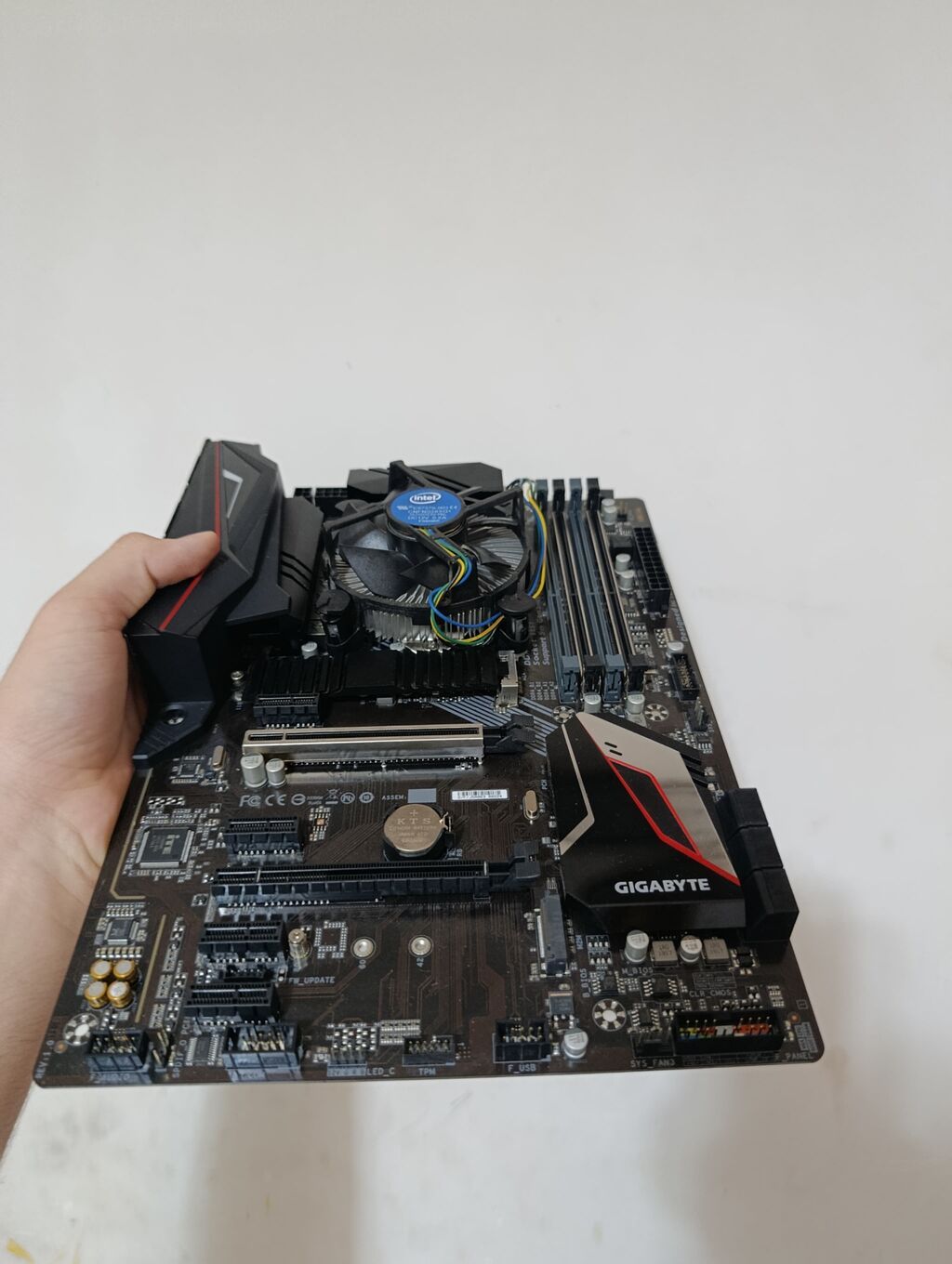 Gıgabyte Z390 Gamıng X anakarti + Intel core i5 9400 Xüsusiyyətlər — Ana platalar, Xırdalan (7)