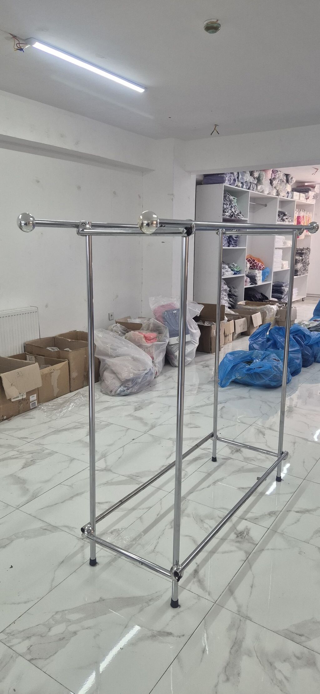 Metal geyim asılqanı – mağaza və şourumlar üçün Hündürlük - 1.5 En — Mağaza asqıları, Bakı (6)