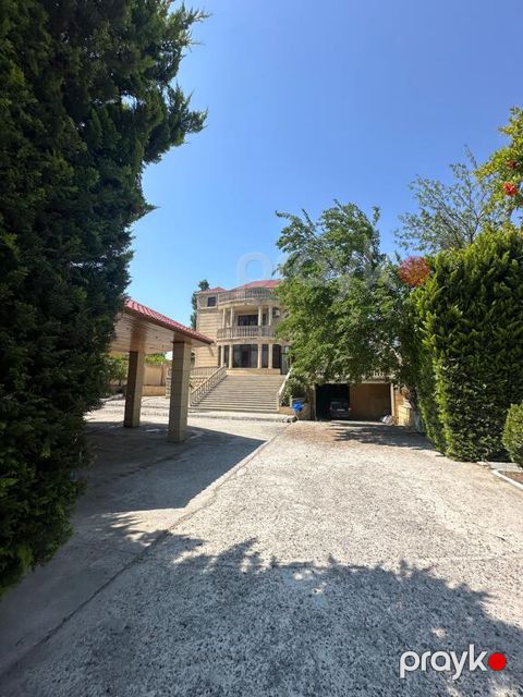 Satılır 10 otaqlı həyət evi/bağ evi 650 m²