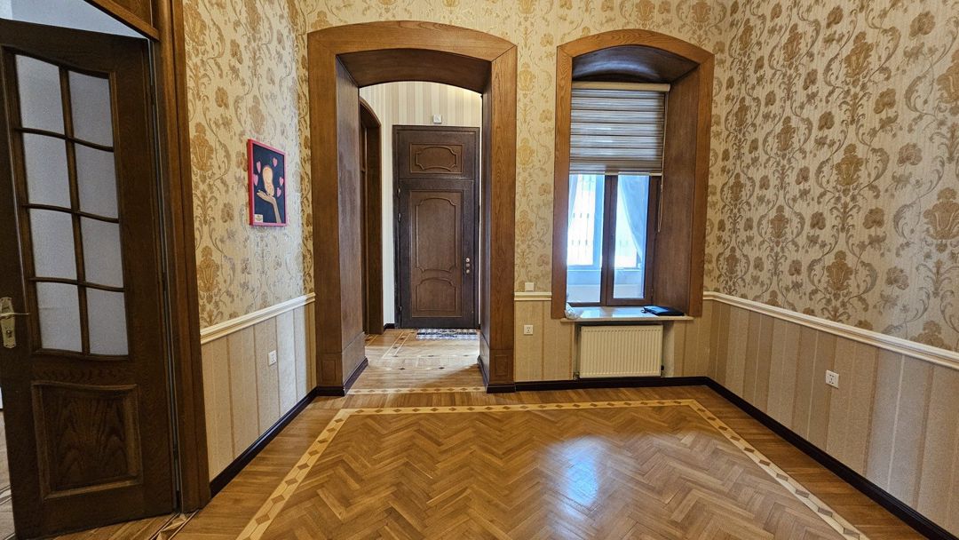 Satılır 5 otaqlı köhnə tikili 200 m² — Mənzil, Bakı (7)