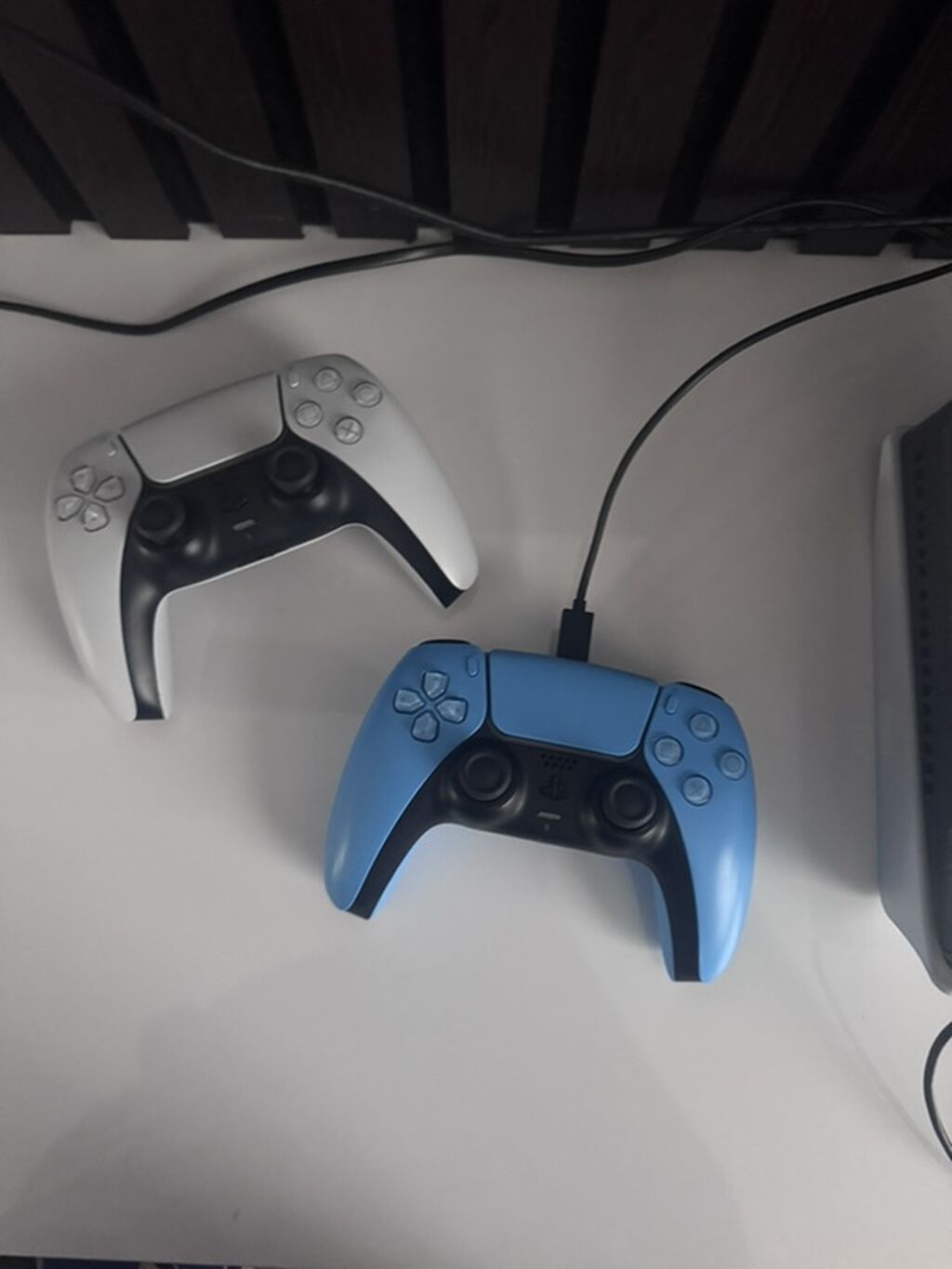 Sony Playstation 5slim 1Tb içərisində oyunlarda var 2pultu var biri ağ — Oyun konsolları, Digah (2)