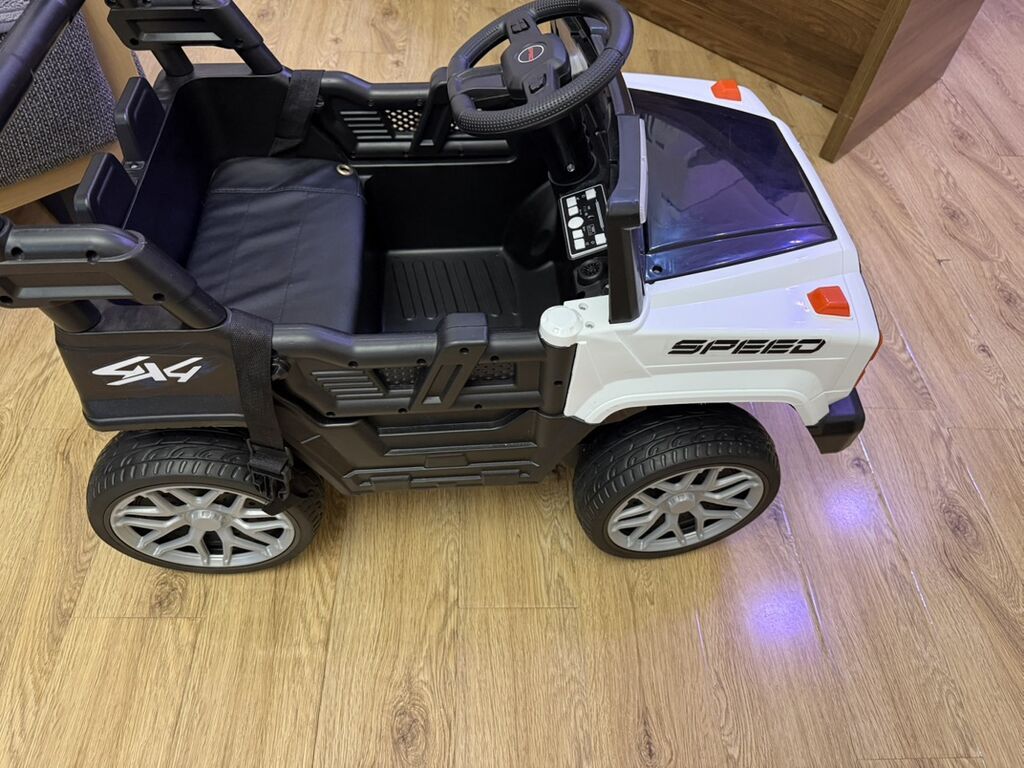 Uşaq üçün elektrikli minik maşını – BH-80D modeli - Korpus: ağ-qara — Uşaq avtomobilləri, Güzdək (2)