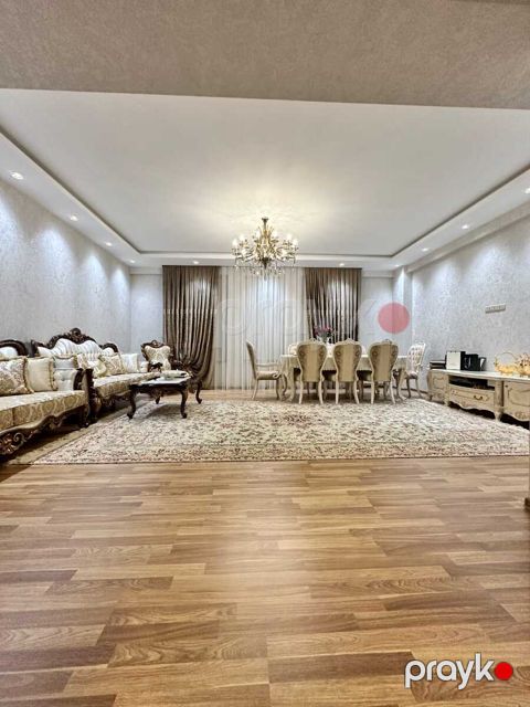 Satılır 4 otaqlı yeni tikili 200 m²
