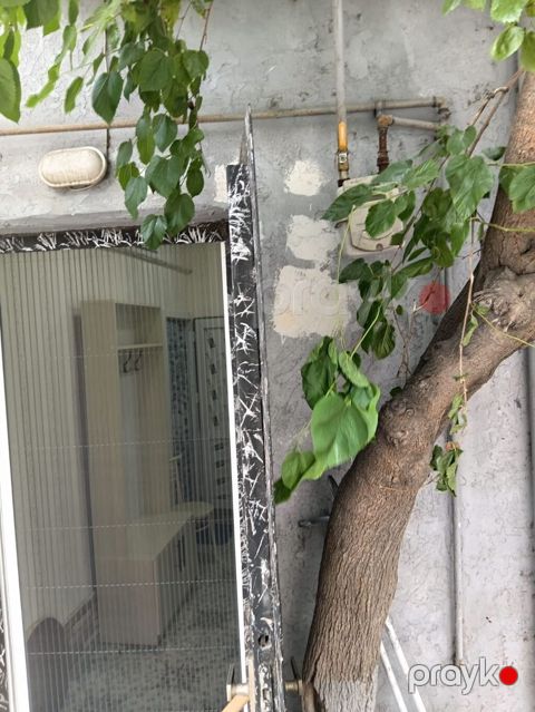 Sentralnı bıneqedıde 2 otaqlı gozel temırlı her weraıtı olan heyet evı