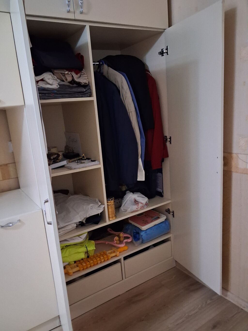Bej rəngli divarboyu qarderob-dolab sistemi /MDF tipli hamar səthli — Şkaflar, Bakı (5)