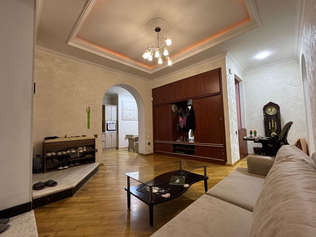 Satılır 4 otaqlı köhnə tikili 127.7 m² — Mənzil, Bakı